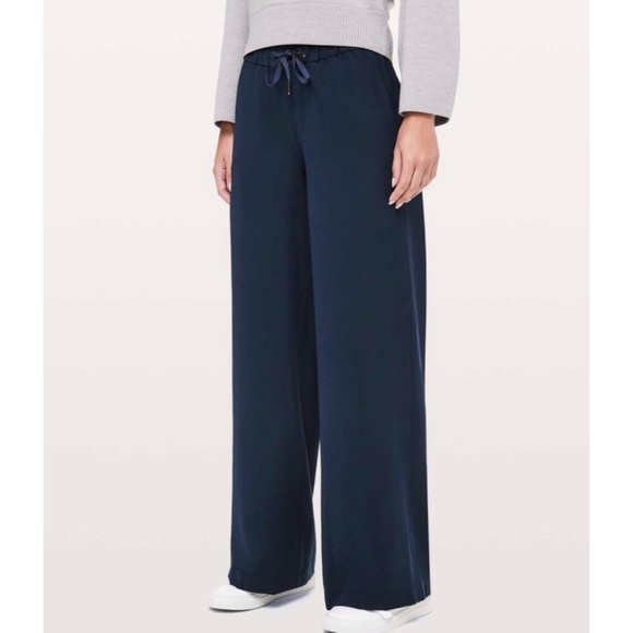 lululemon athletica Pants - Lululemon On The Fly Wide Leg Woven Pants Size 8